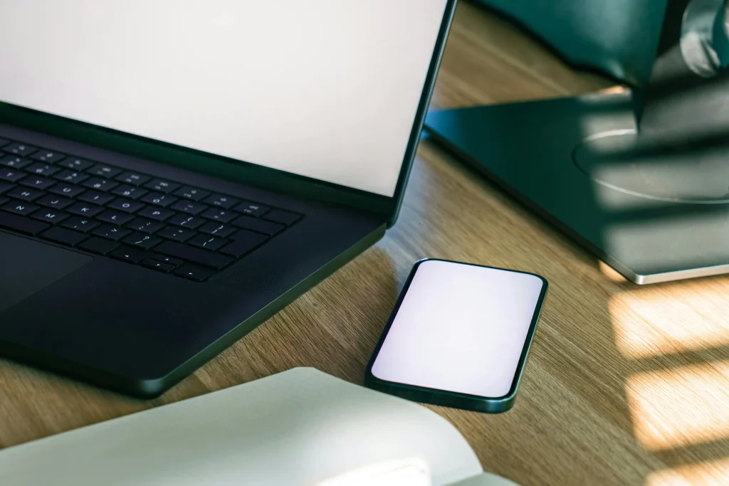 share phone screen on laptop